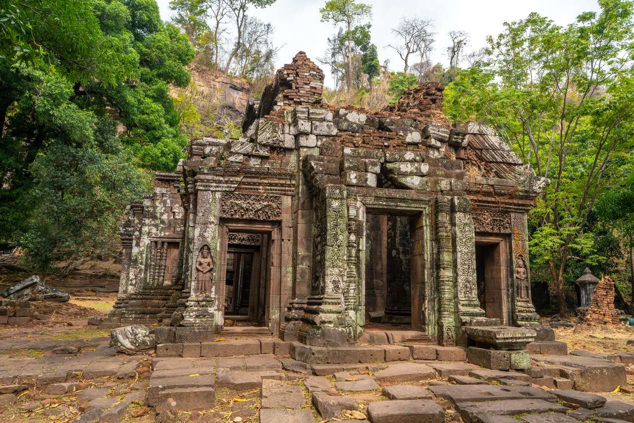 Capture the authentic charm of Pakse’s safe cultural scene